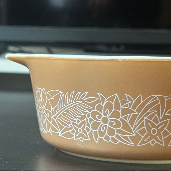 Vintage Pyrex Woodland Tan Round Casserole Dish 472-B 750ml - Picture 3 of 11